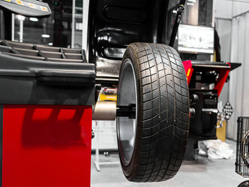Expert tire changer in Dubai