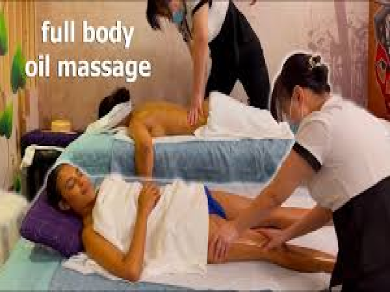 man-offer-professional-massage-in-dubai-